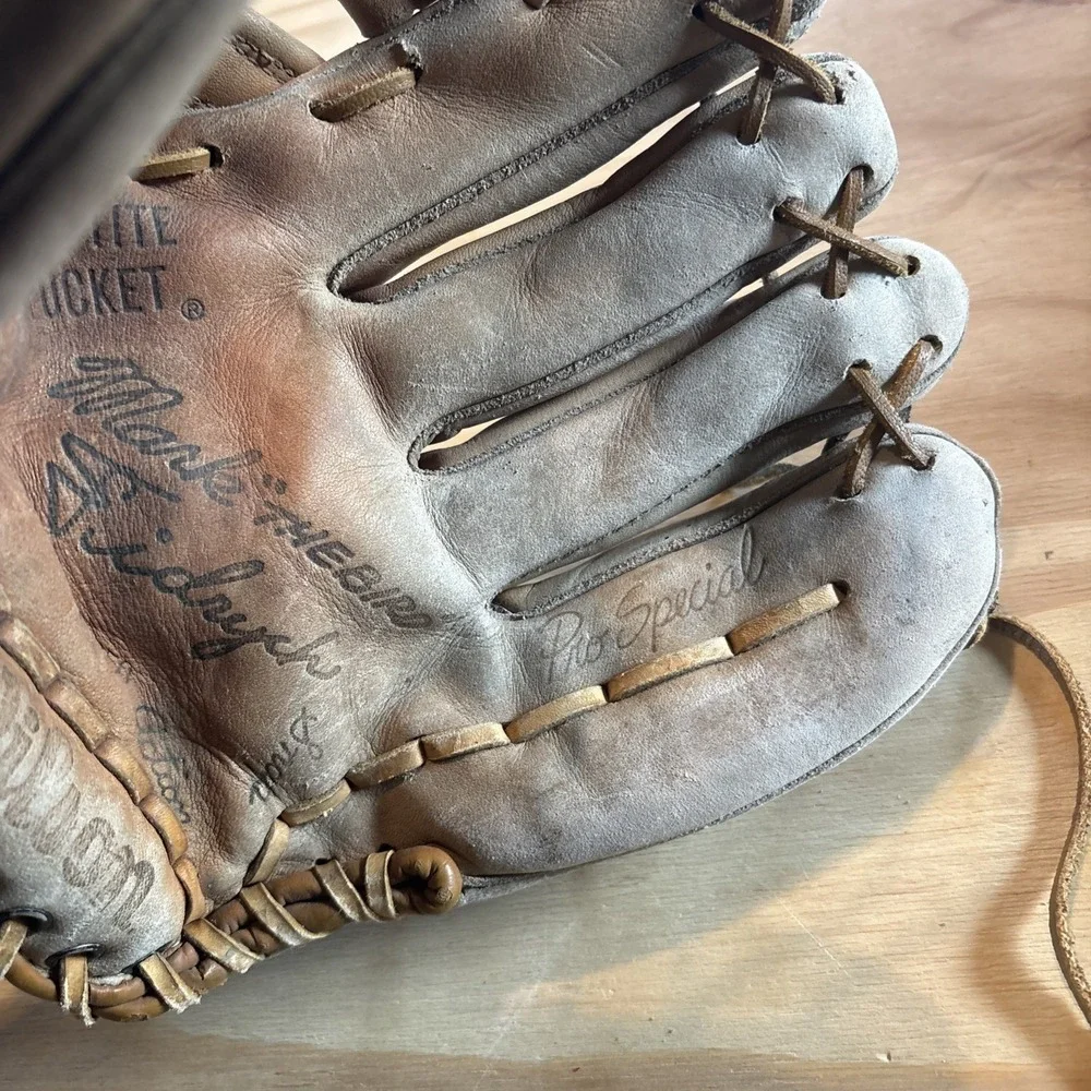 WILSON DETROIT TIGERS MARK THE BIRD FIDRYCH A2250 VINTAGE GLOVE RHT FAIR COND.